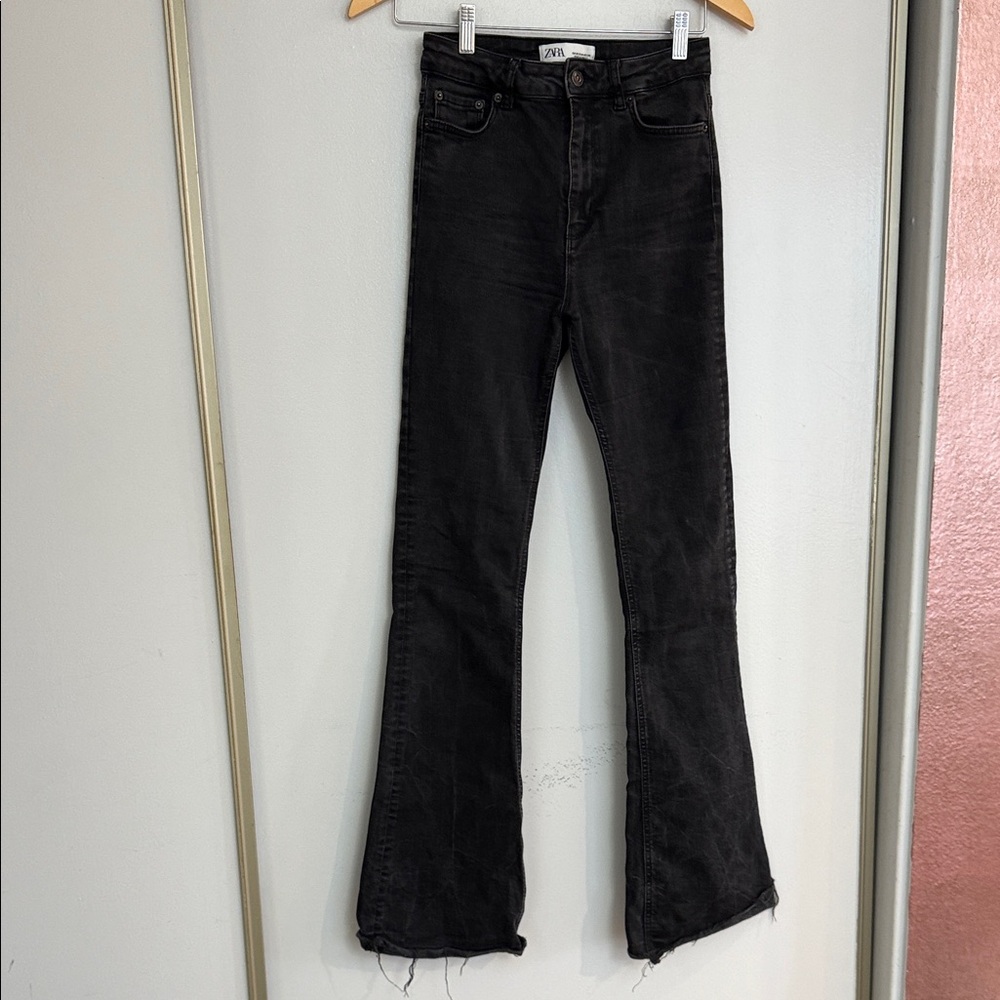 Zara Full Length Mid-Rise Black Flare Jeans - Picture 2 of 8